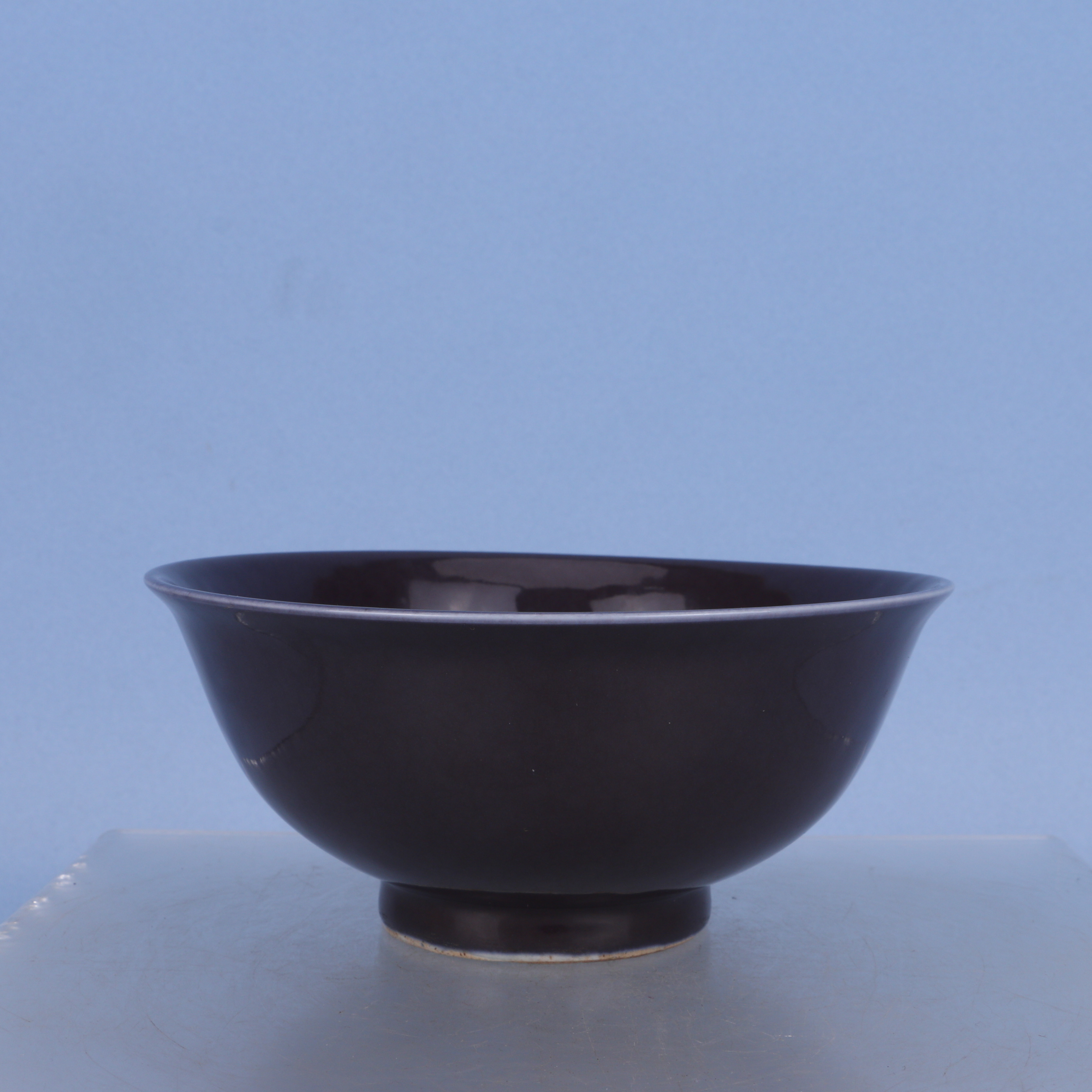 215   清  茄皮紫釉碗