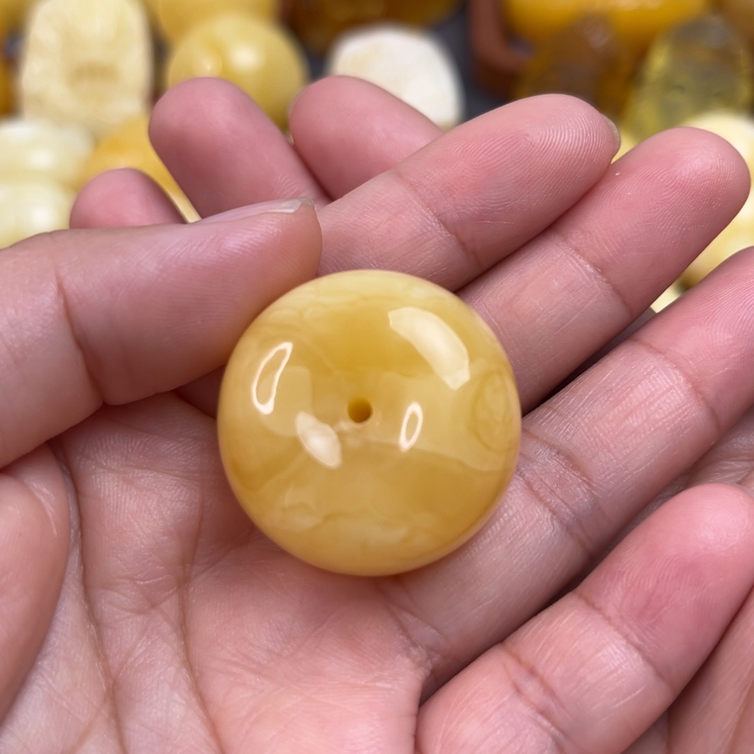 琥珀裸石未镶嵌扣