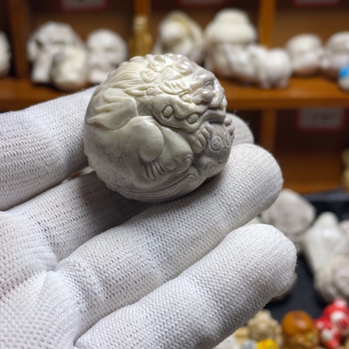 酸****非金属皮质配饰鹿角雕刻一个