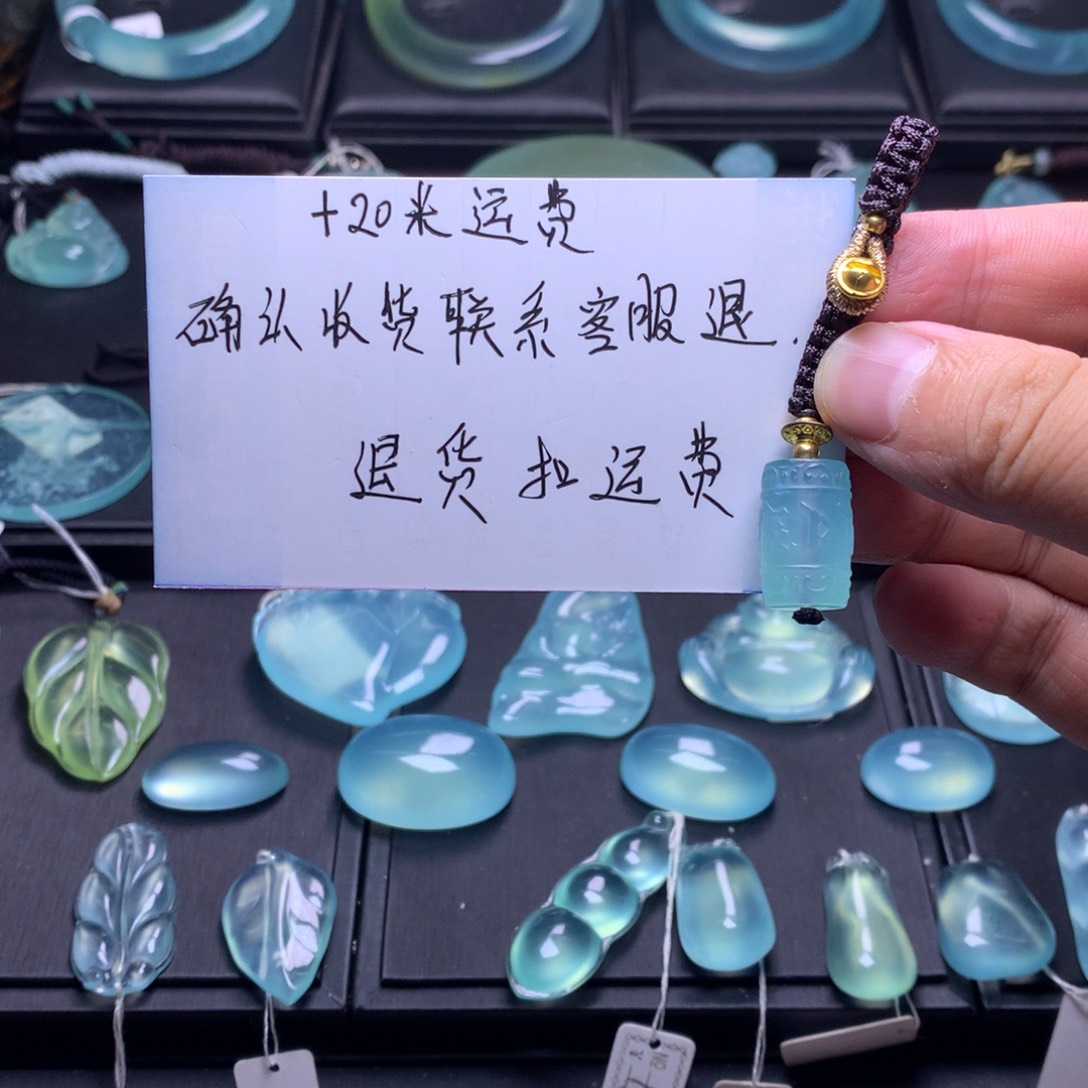 未镶嵌蛇纹石玉吊坠