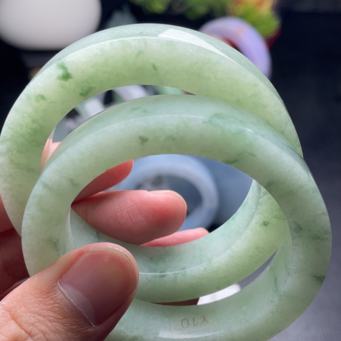 定制翡翠未镶嵌正圈葡萄绿飘花