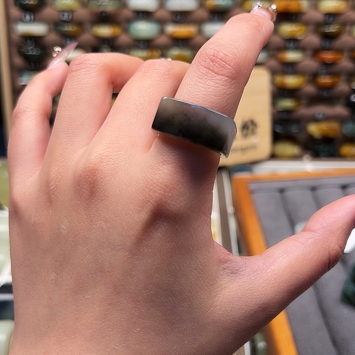 蛇纹石玉未镶嵌戒指