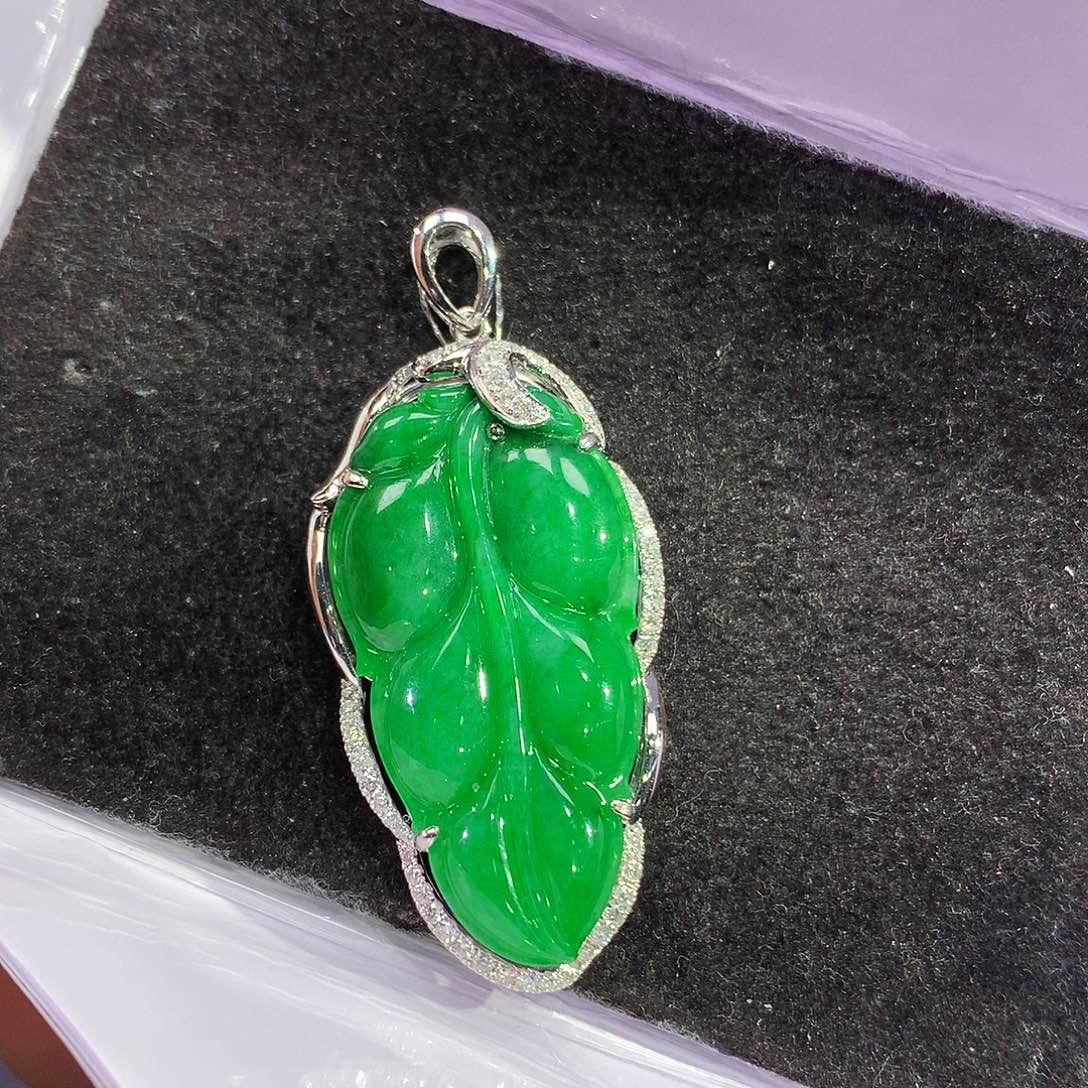 翡翠18K金镶嵌吊坠(赠链)