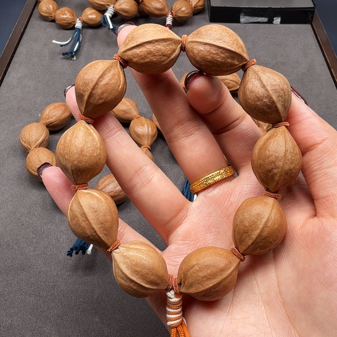 1.9*2.6超精挑原生态梅林铁核手串