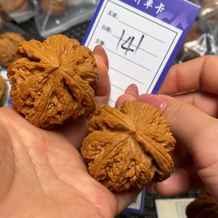 文玩核桃把件141粗筋48