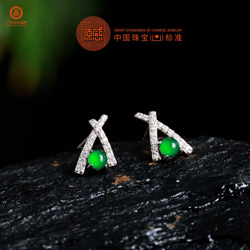 S925银精致翡翠小蛋面耳钉