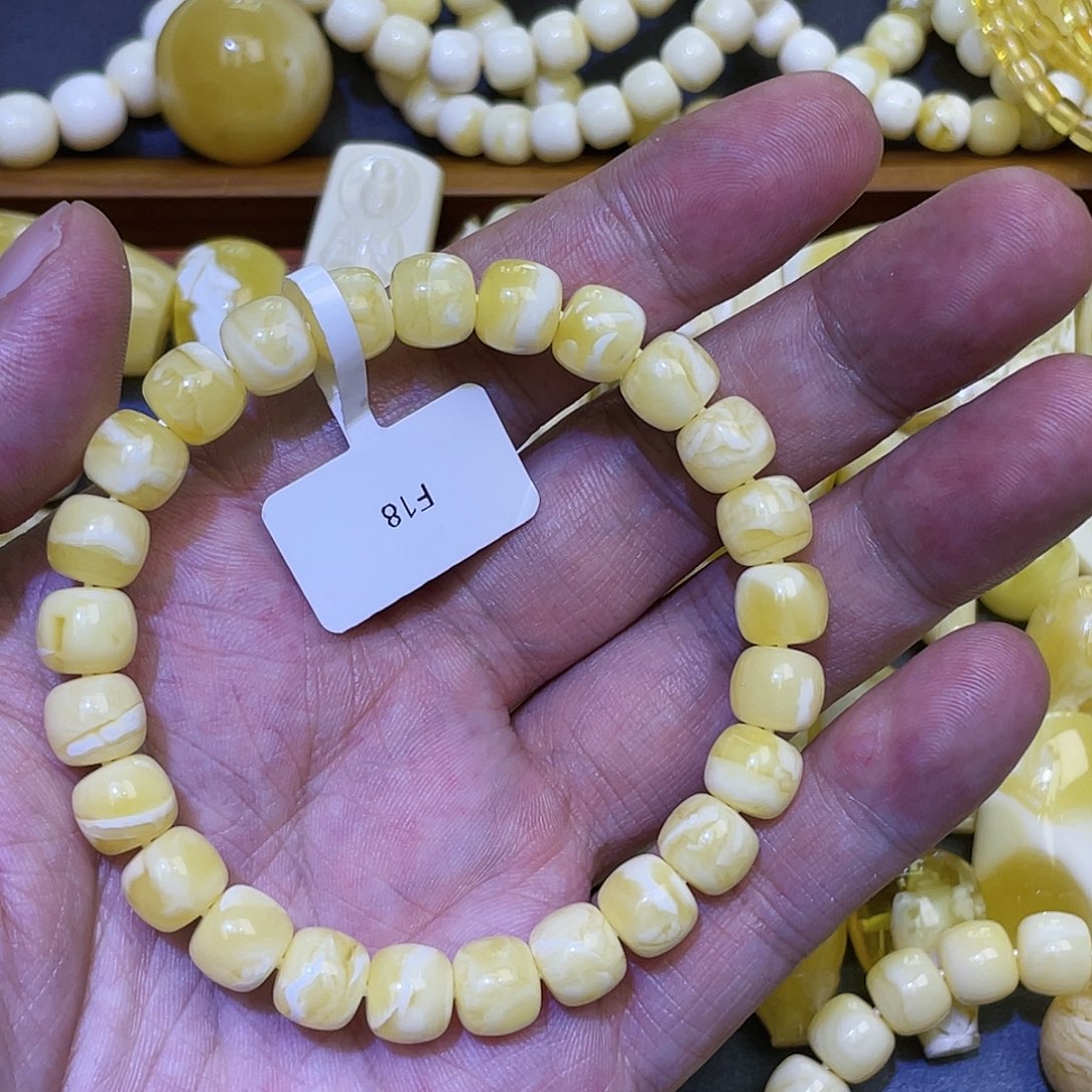 蜜蜡手串未镶嵌特浓白飘瓷白妖花8.8m