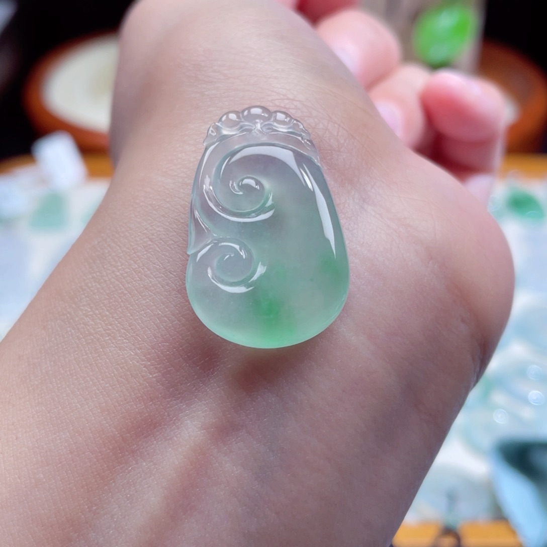 翡翠颈饰未镶嵌如意