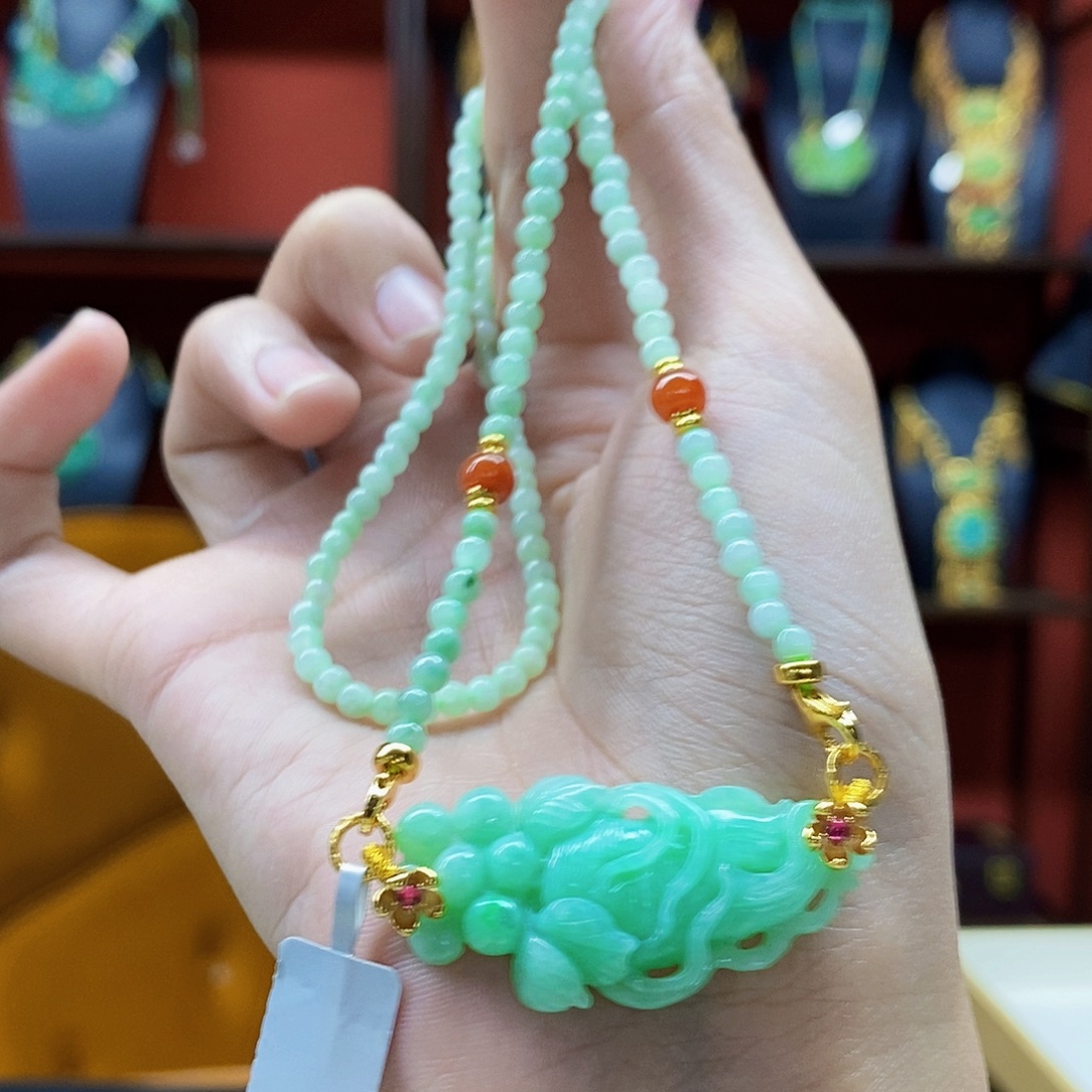 翡翠未镶嵌颈饰吊坠