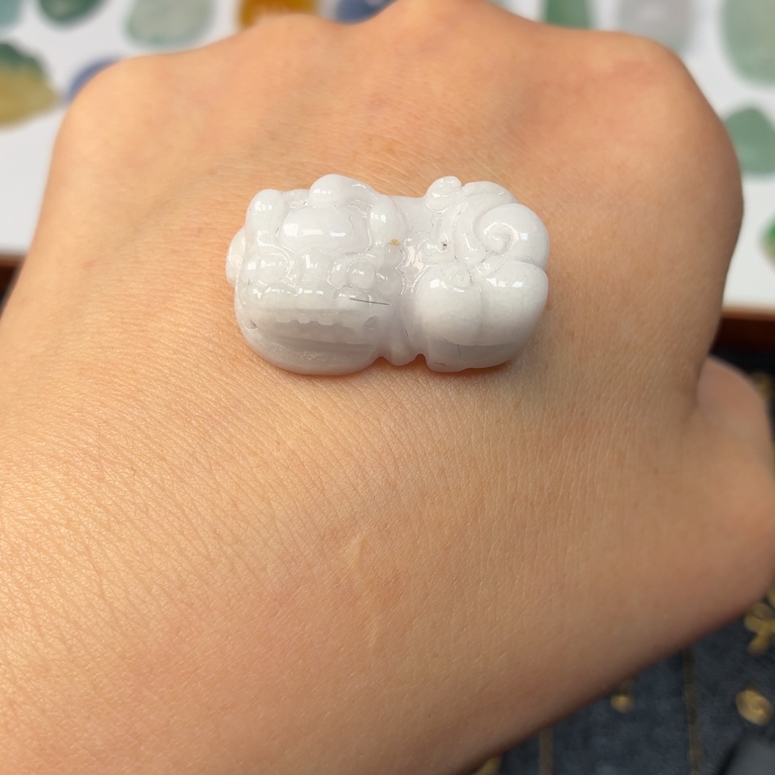 翡翠未镶嵌颈饰貔貅