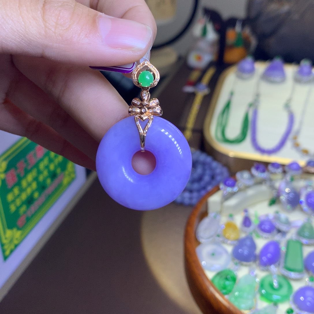 翡翠颈饰18K金镶嵌翡翠