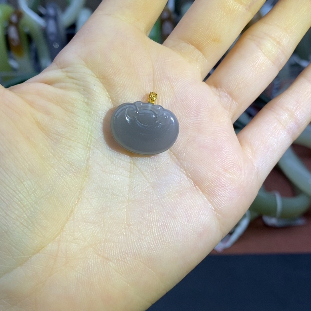 和田玉18K金镶嵌挂件