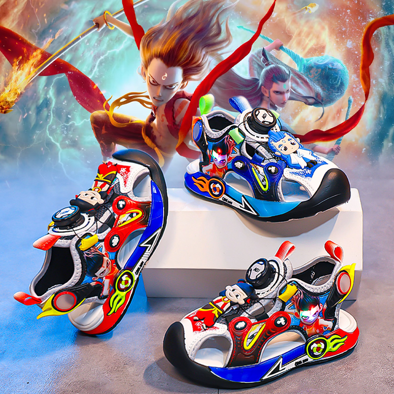 ABC哪吒男童凉鞋夏季2025新款儿童包头凉拖运动沙滩鞋小孩发光鞋