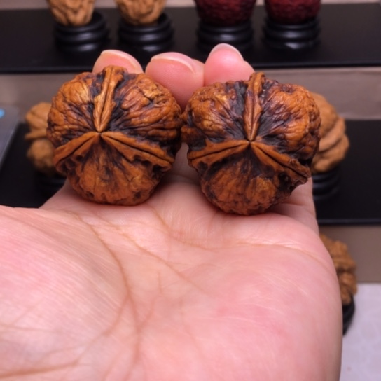 文玩核桃把件三楞子地闷28