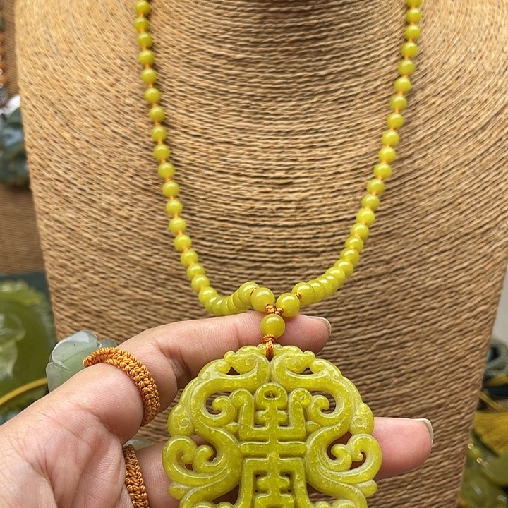 蛇纹石玉套装未镶嵌