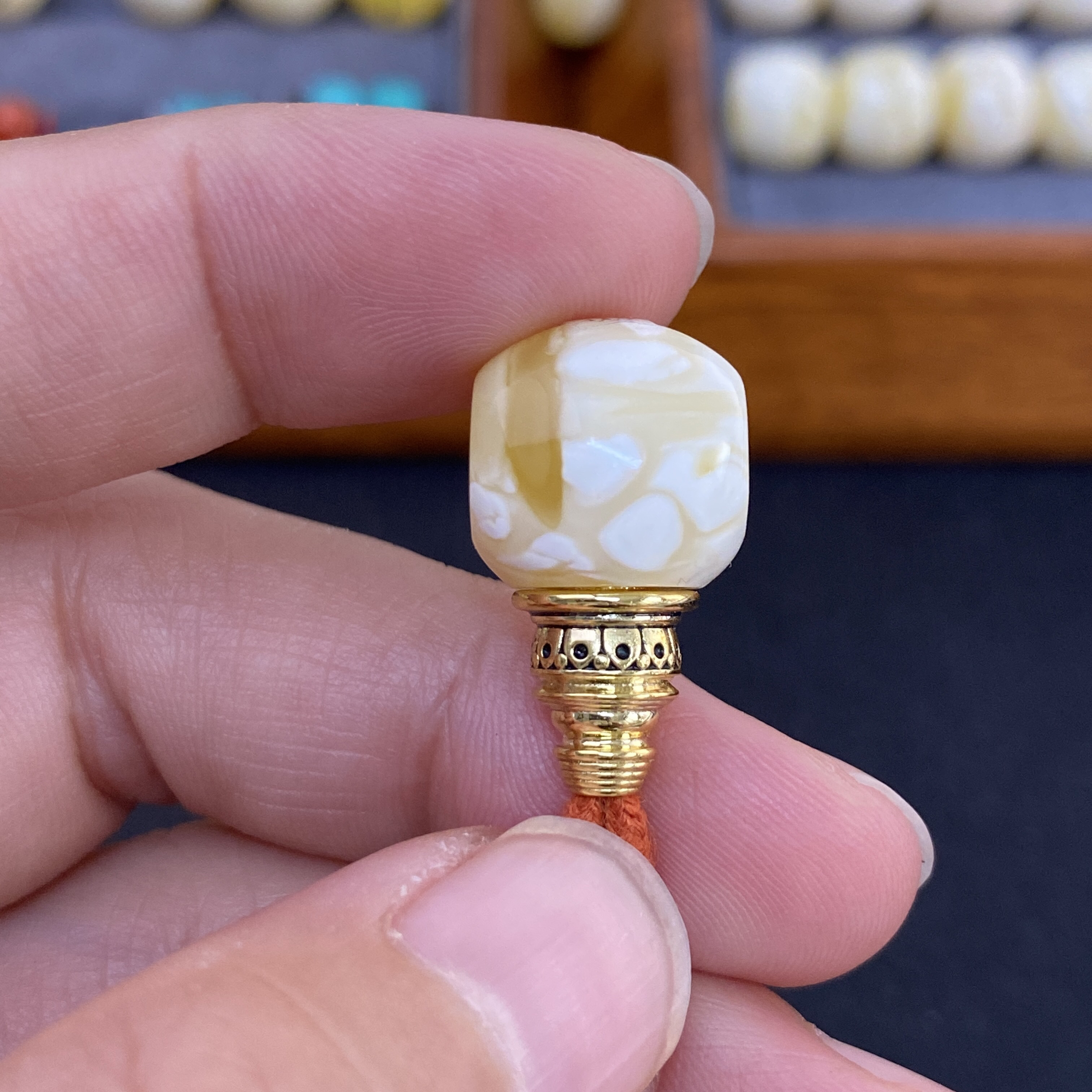 瓷漆白12.5mm蜜蜡三通分体带塔天然无优化星月猴头108文玩配饰