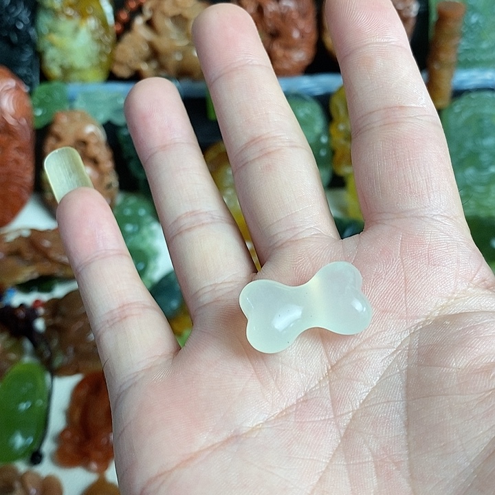 未镶嵌蛇纹石玉颈饰