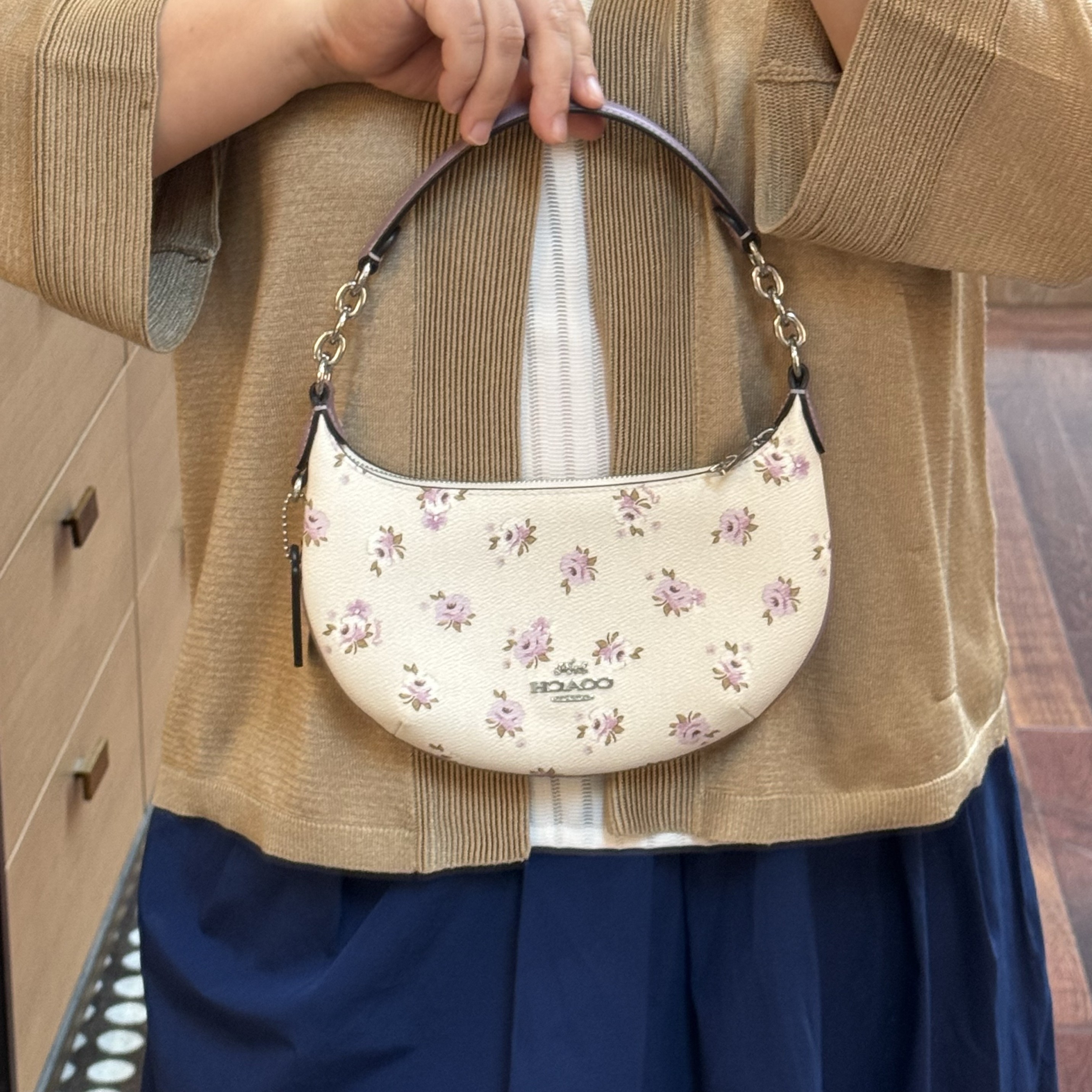 COACH蔻驰 女士迷你payton豌豆月牙包腋下单肩包白色碎花 21.5*15