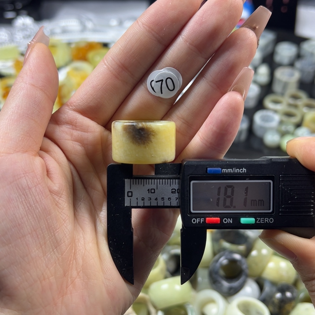 蛇纹石玉未镶嵌戒指