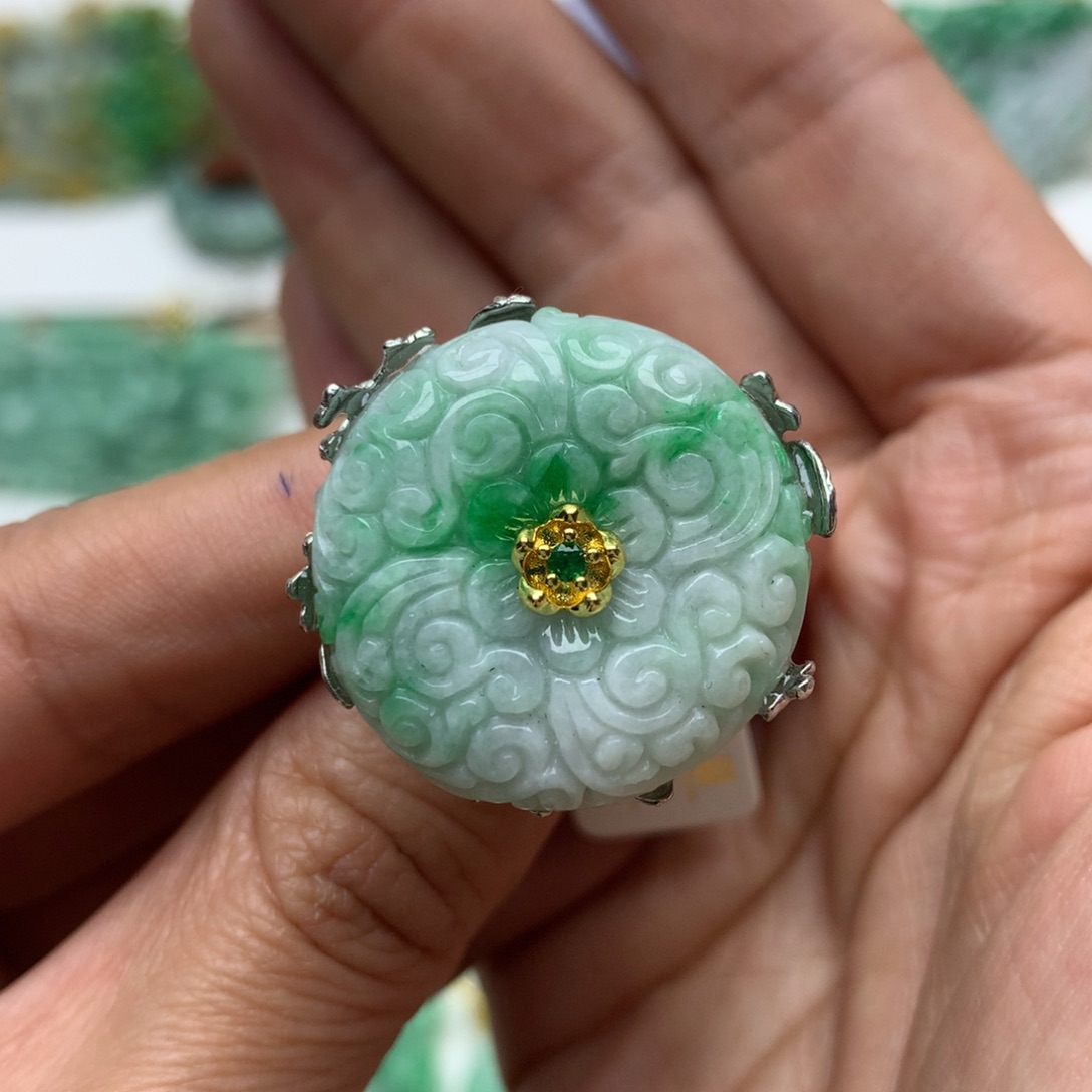 翡翠颈饰未镶嵌翡翠