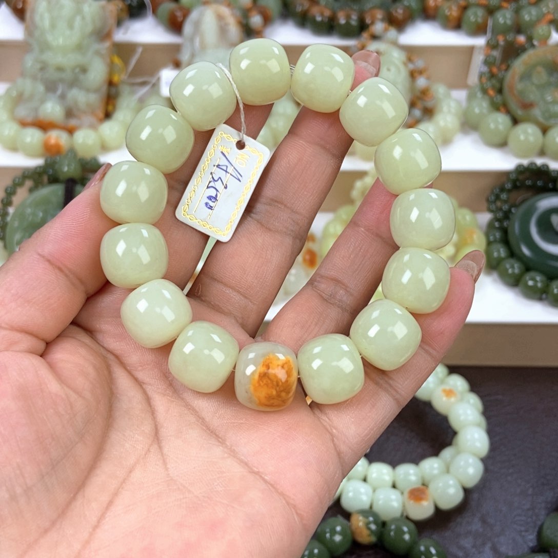 透闪石质玉手串未镶嵌雨***?