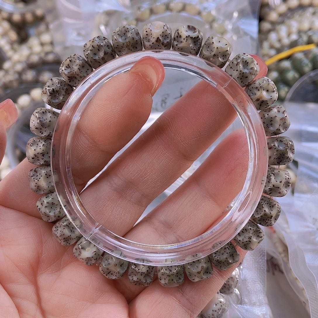 星月菩提手串石玉料机雕无相尺寸8.8