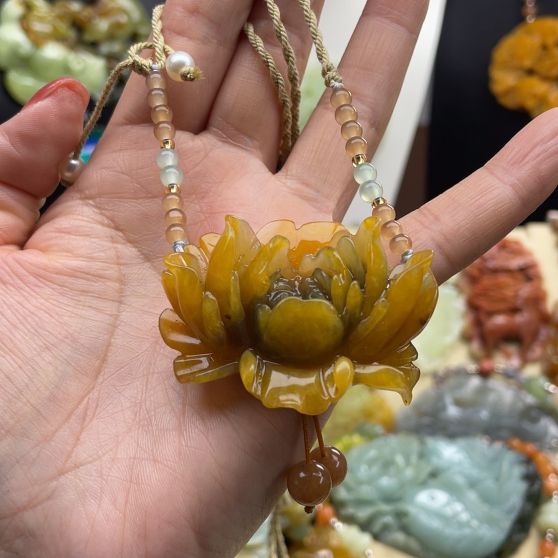 未镶嵌蛇纹石玉颈饰