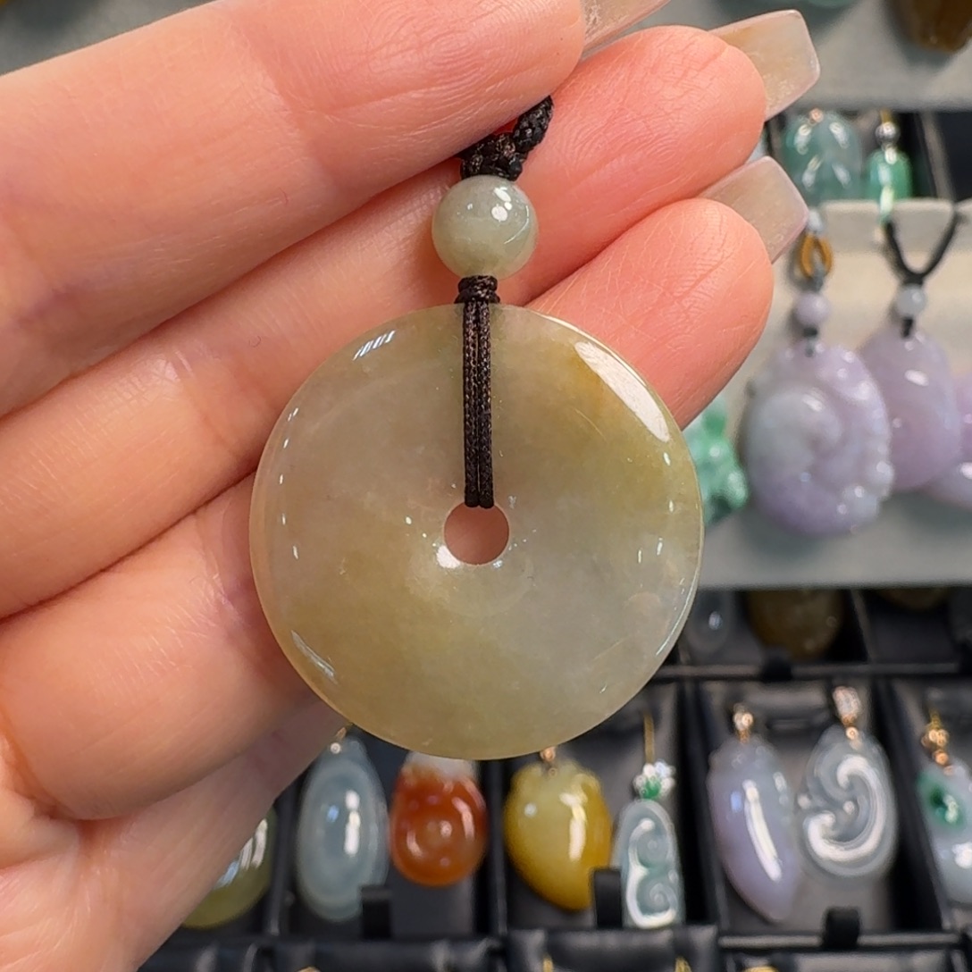 翡翠未镶嵌颈饰平安扣