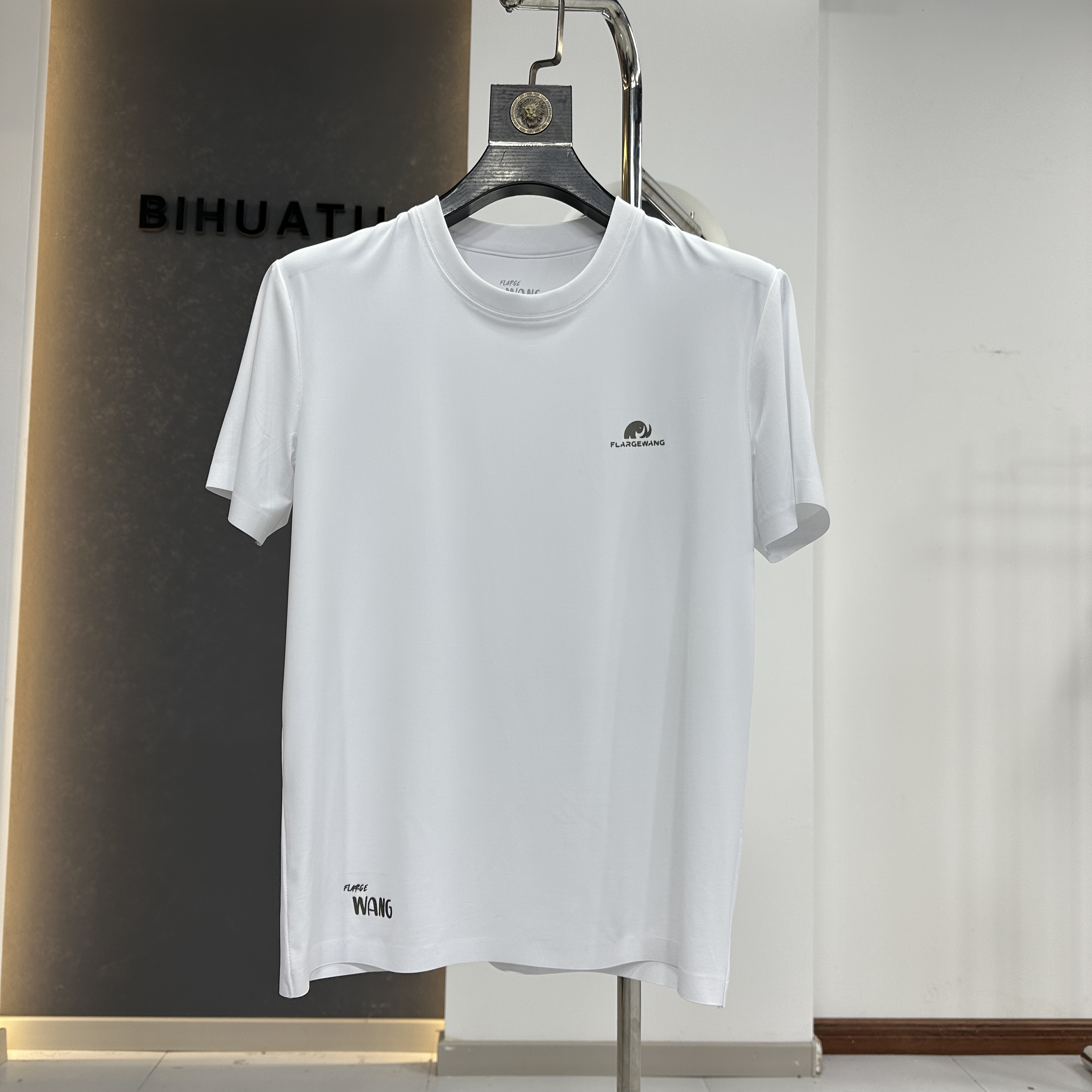 2025夏季清凉男生衣服高级感时尚简约男士潮流短袖T恤时尚百搭男