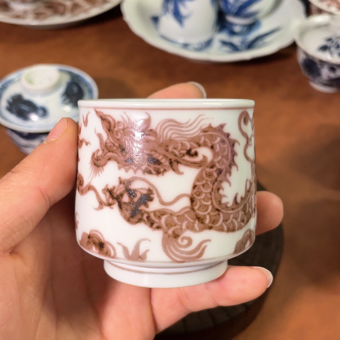 釉里红铠甲龙杯子