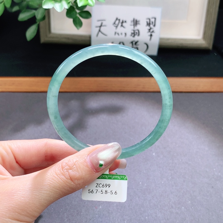 翡翠手镯未镶嵌天然翡翠手镯