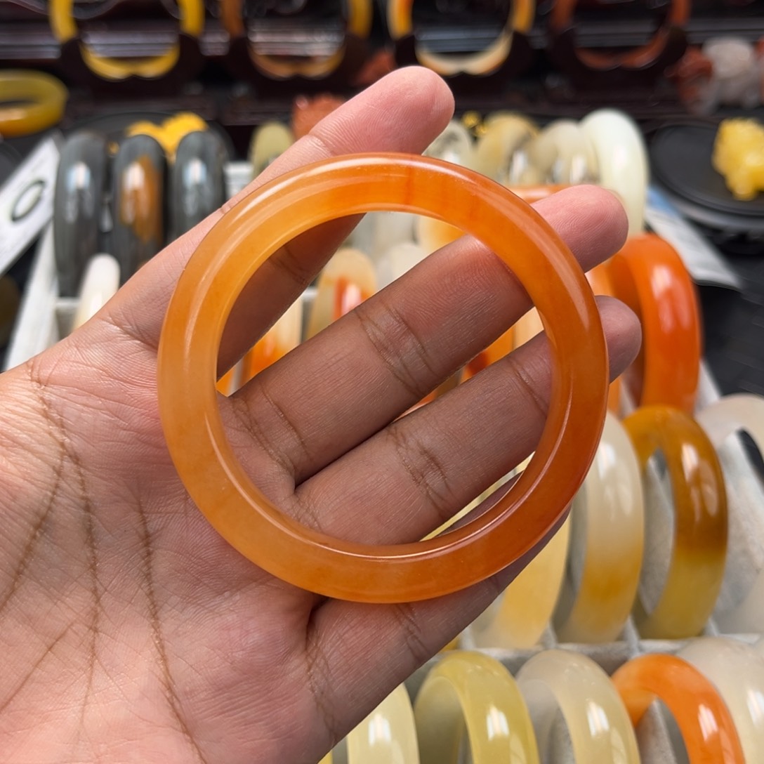 石英质玉（黄龙玉）手镯未镶嵌孫****?