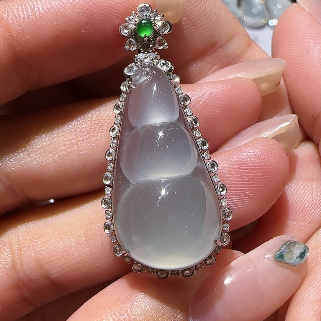 【闪购商品】颈饰18K金镶嵌翡翠天然