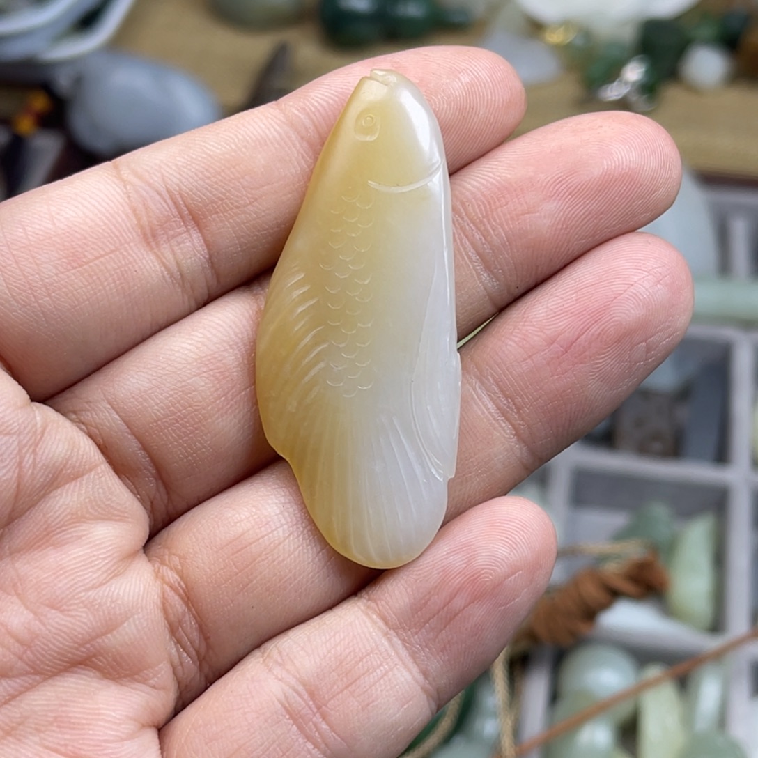 静***来和田玉未镶嵌颈饰