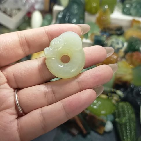 岫玉未镶嵌岫玉挂坠