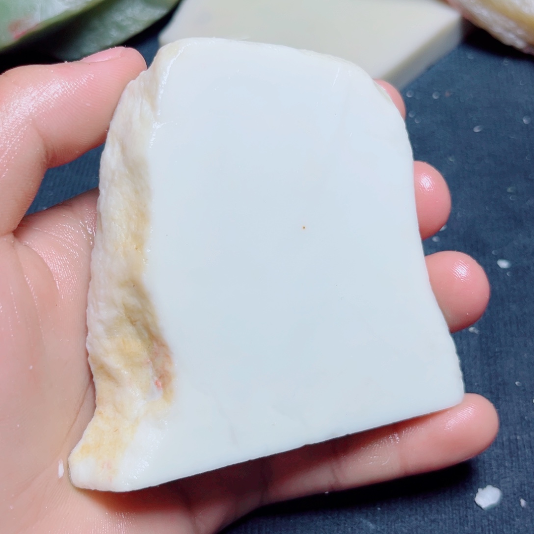 和田玉（糖玉）未镶嵌珠宝奇石