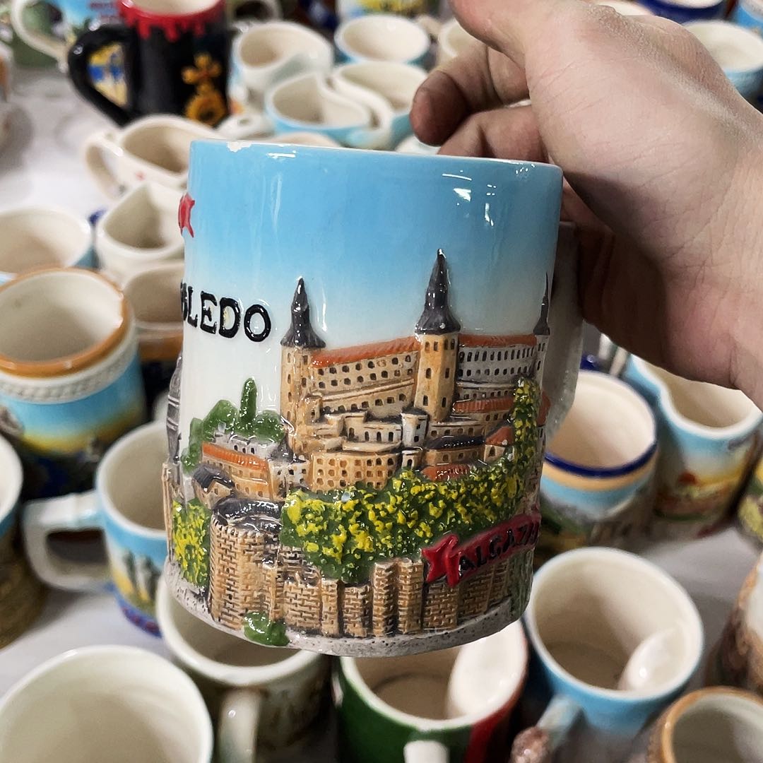 摆件  磕碰。封釉。      