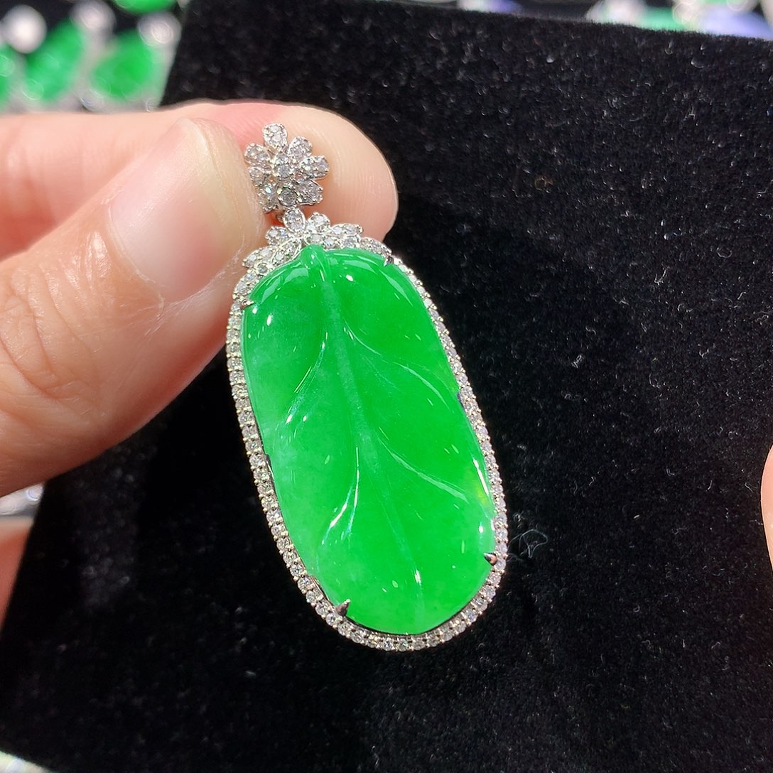 翡翠18K金镶嵌颈饰