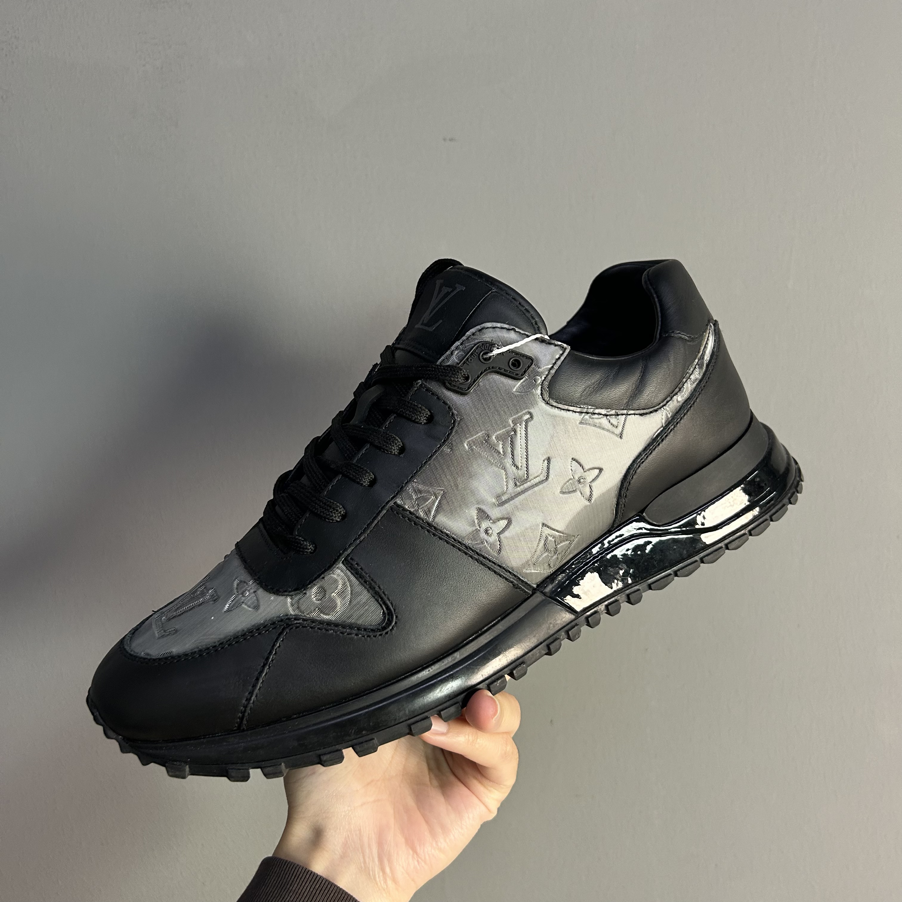 95新 LouisVuitton/路易威登 镭射老花runaway运动鞋41码zzj41