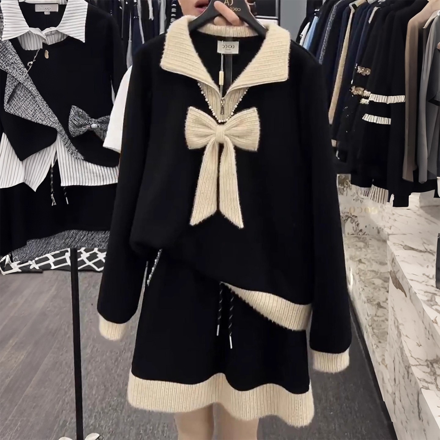 轻熟风假两件蝴蝶结卫衣女2025冬季新款时尚显瘦减龄宽松保暖上衣