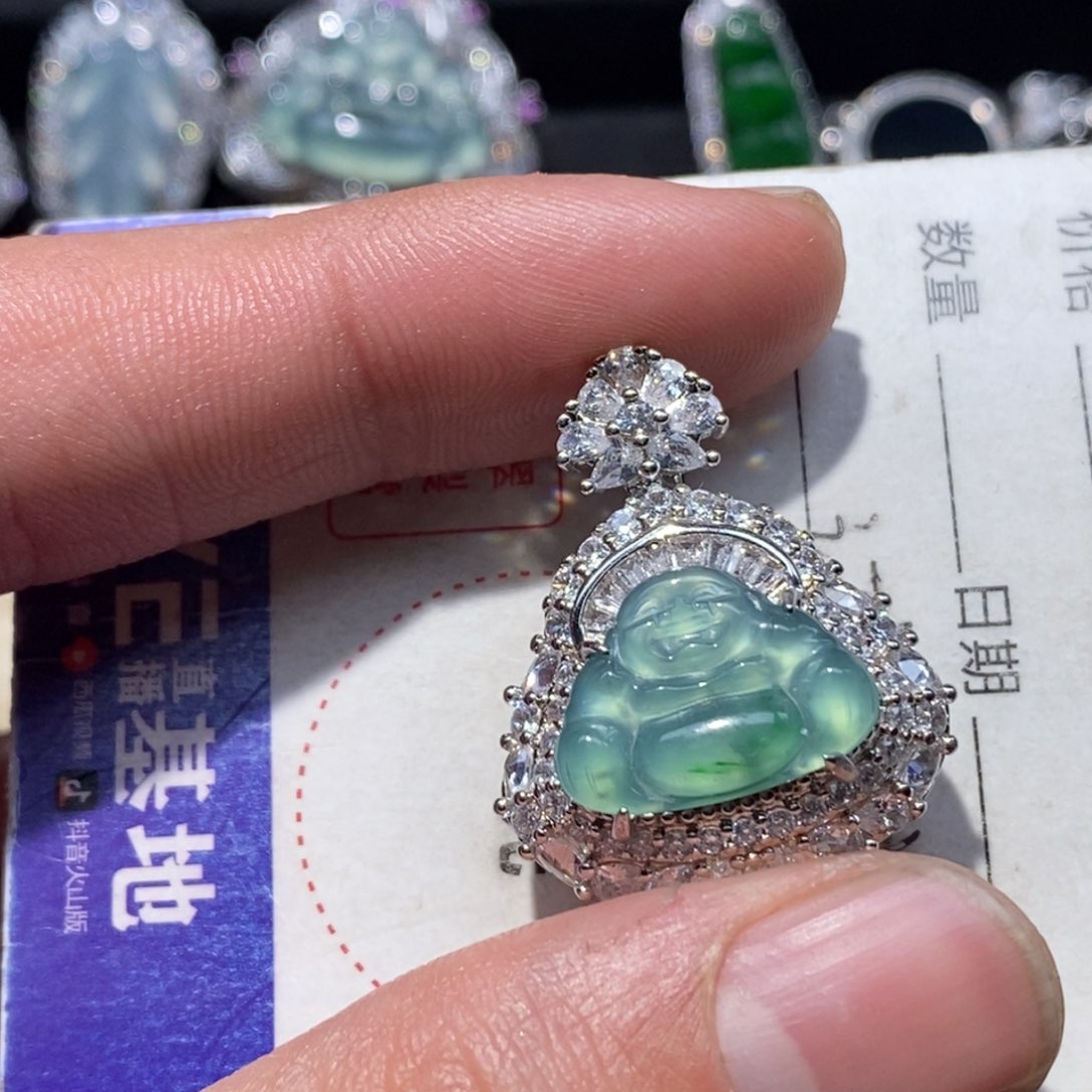 翡翠颈饰未镶嵌翡翠