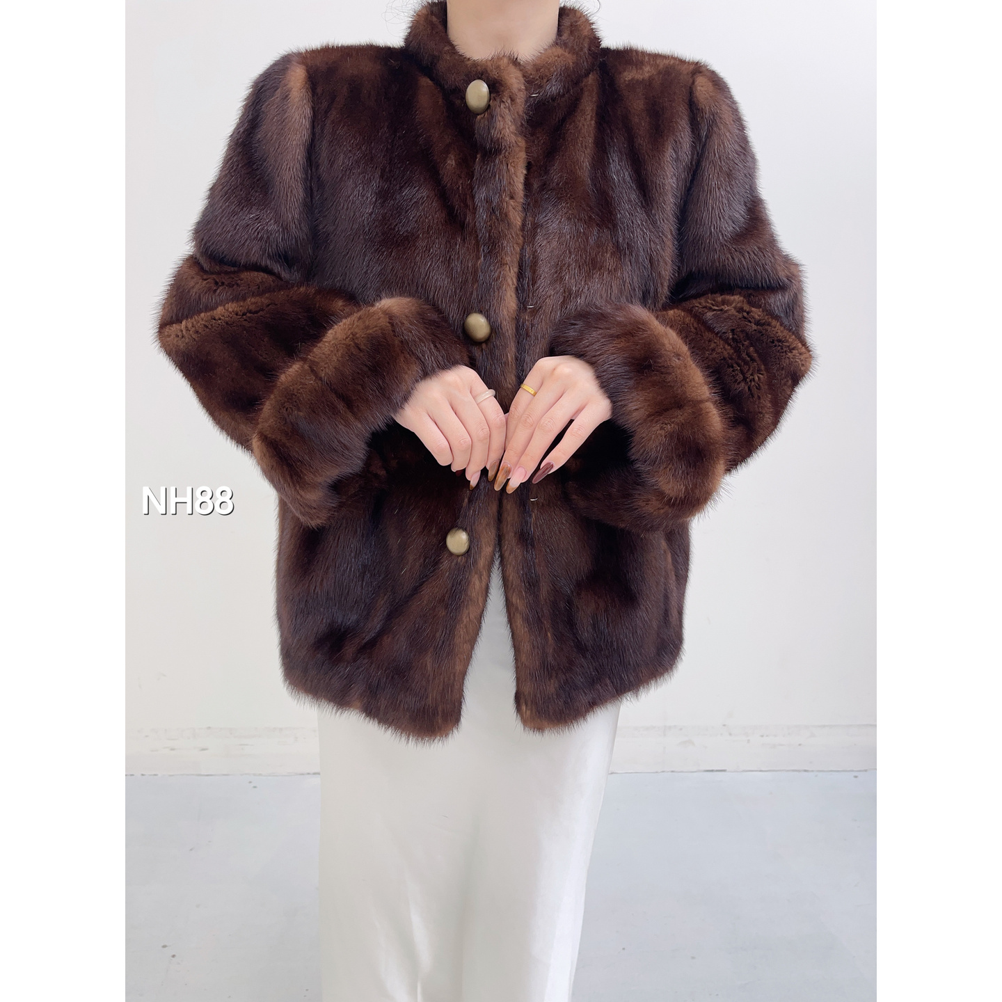 【NH88】L 焦糖棕短款整皮水貂女（肩40胸110衣61袖57）08088