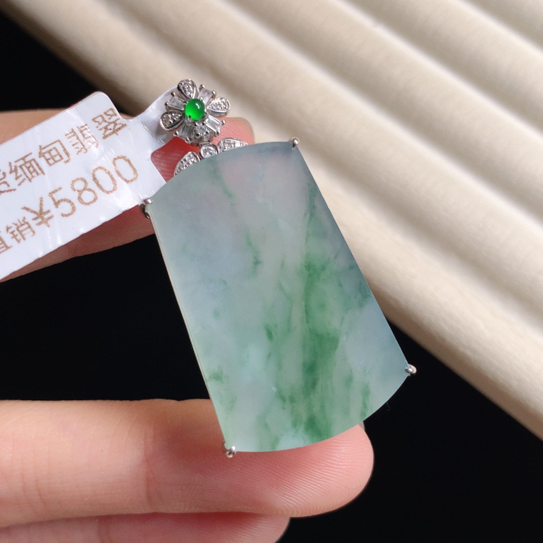翡翠颈饰18K金镶嵌无事牌