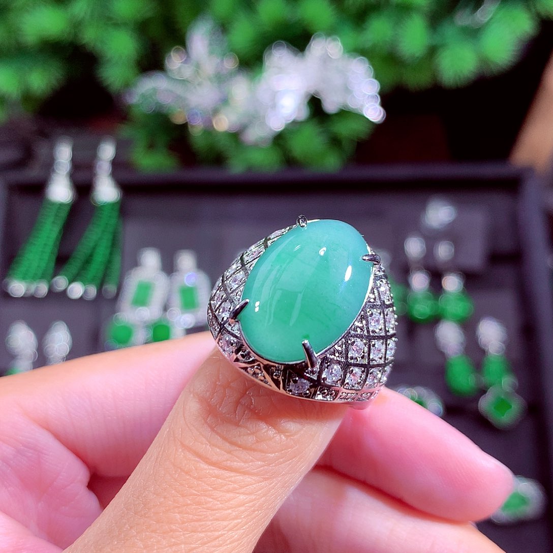 颈饰未镶嵌翡翠天然