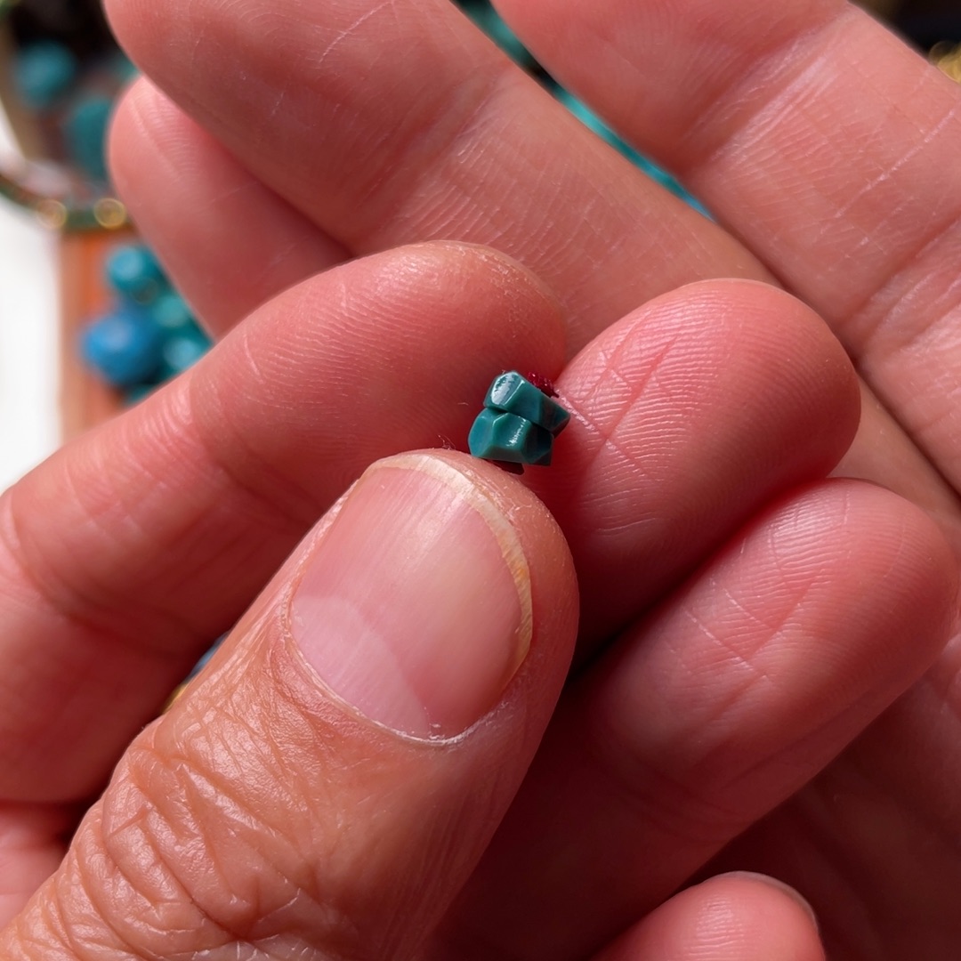 绿松石颈饰未镶嵌