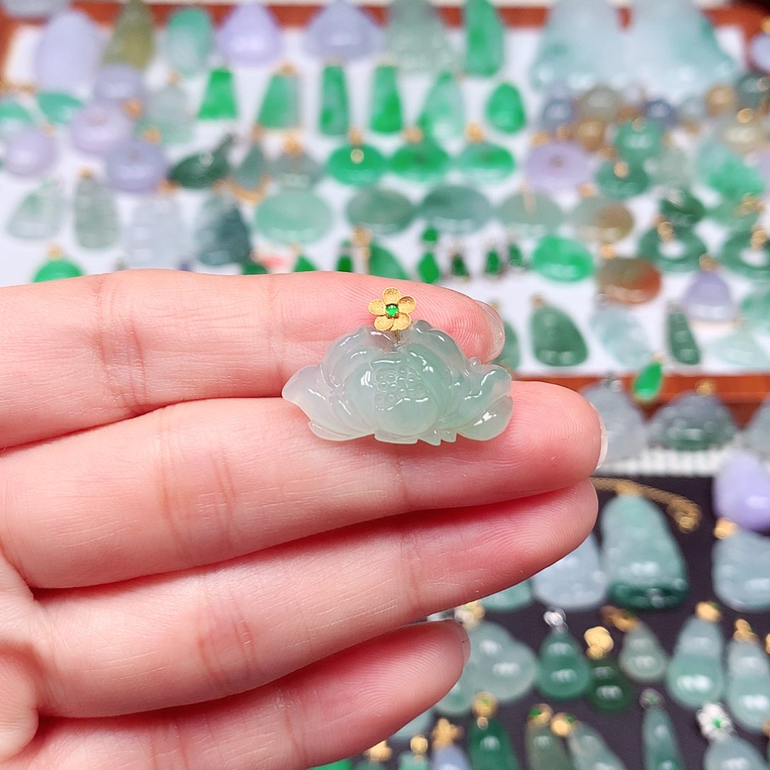 翡翠颈饰18K金镶嵌天然翡翠A货