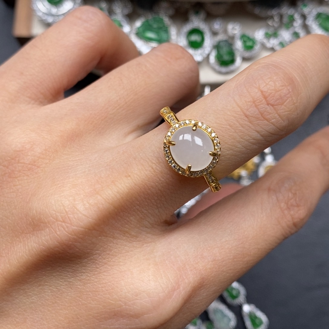 翡翠颈饰未镶嵌翡翠