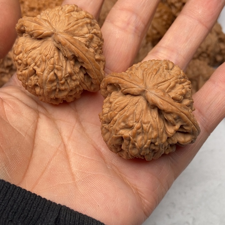 文玩核桃把件巍*兽白狮子