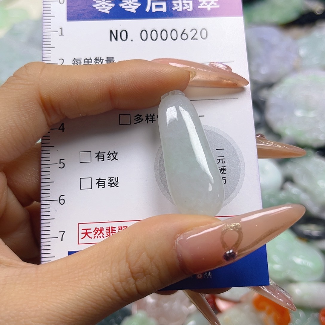 翡翠未镶嵌颈饰hhh