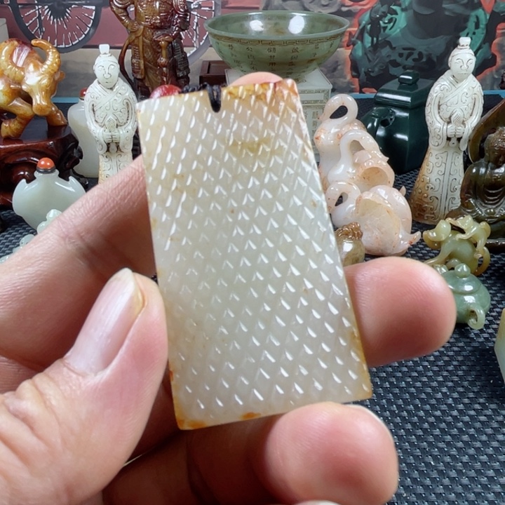 和田玉颈饰未镶嵌骑**影